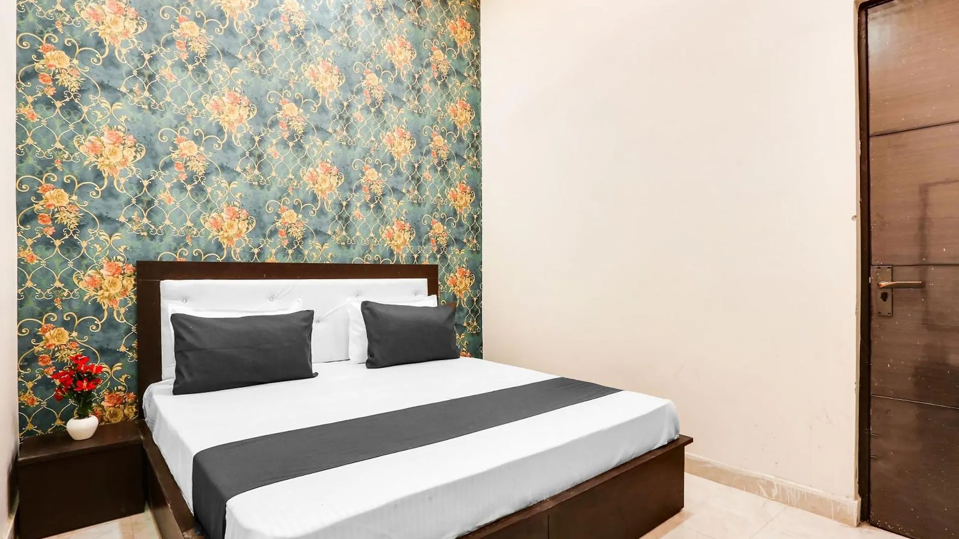 Super Hotel O Metro Inn Delhi